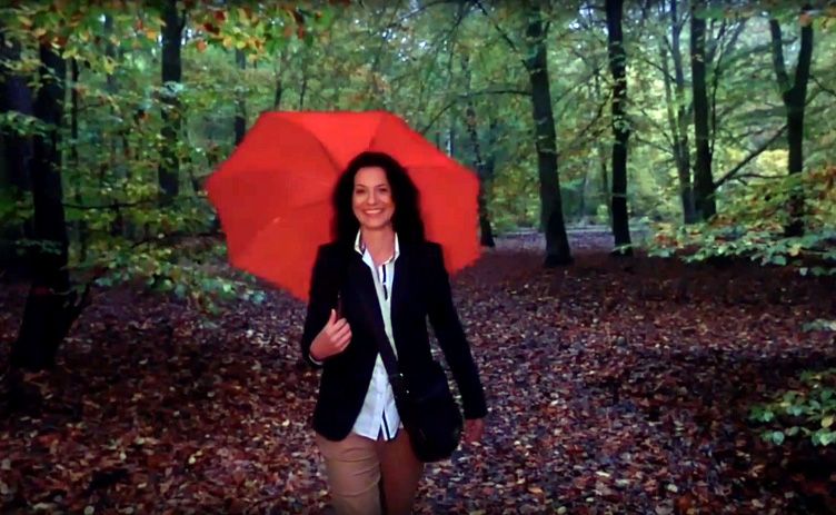 Video der Woche: Herbstlaub Regen